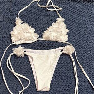 White Floral Detail Triangle Bikini Set